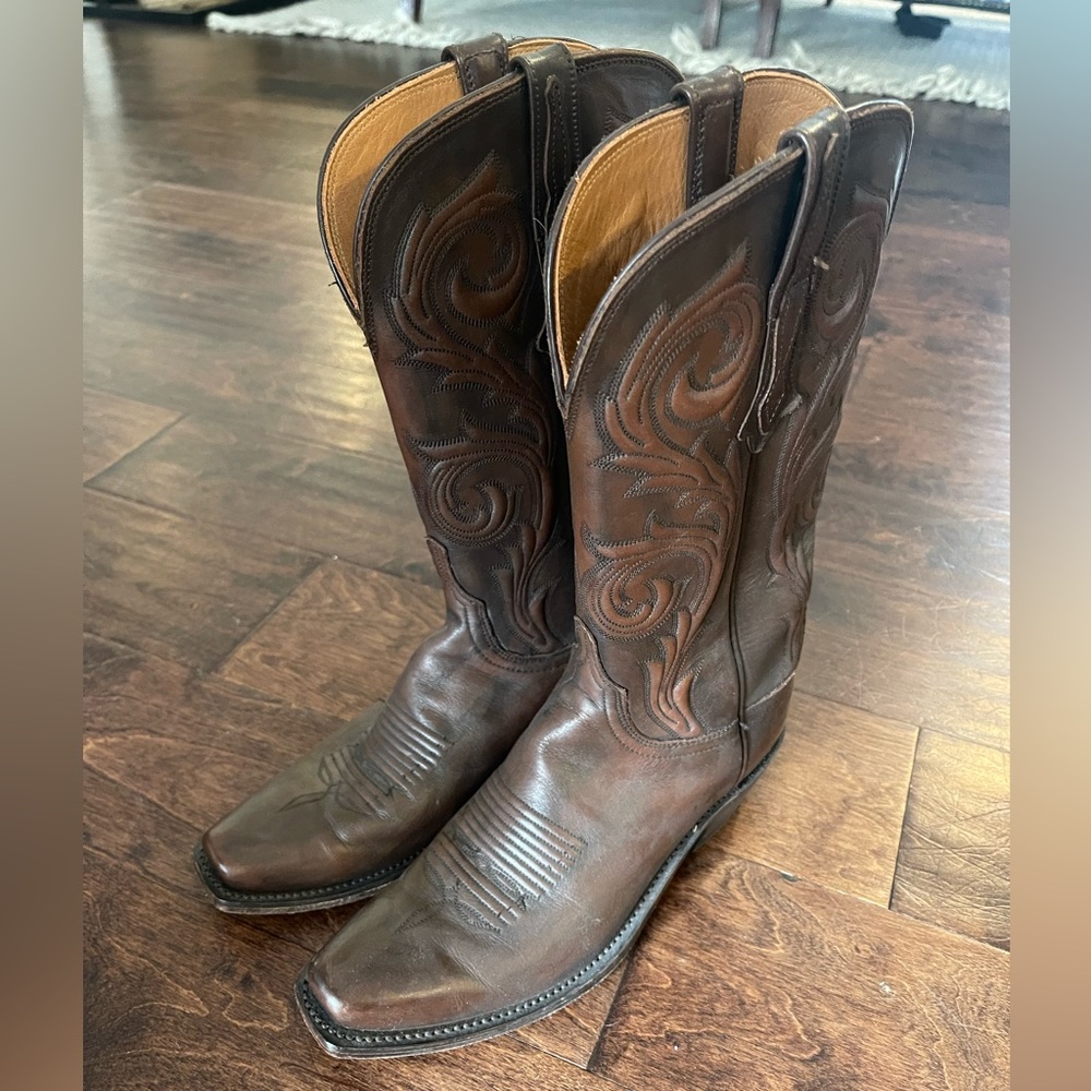 Women’s chocolate brown lucchese boots GREAT condition